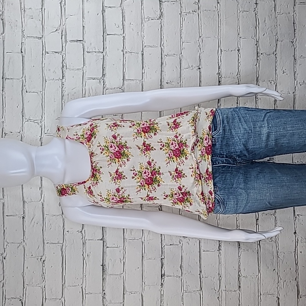 Body Central Floral Print Sleeveless Banded Bottom Halter Blouse in Beige/Pink